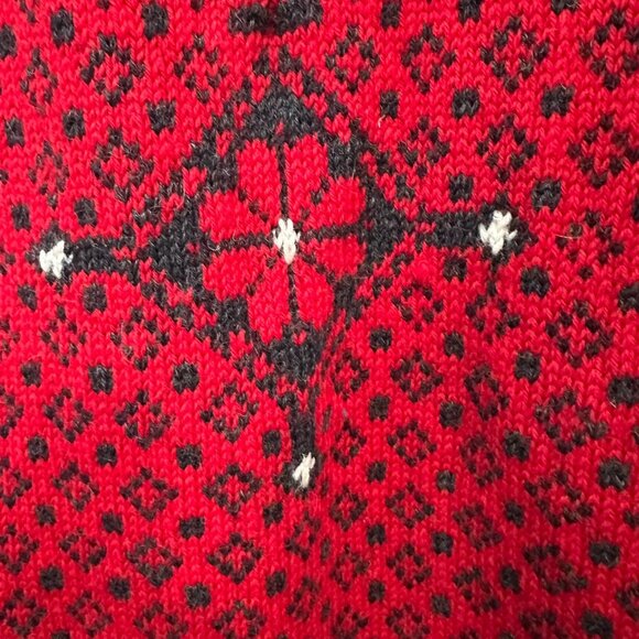 DALE of NORWAY Men's Haukeli Pure Wool Sweater Size Large Red Pewter Clasp - Picture 6 of 11